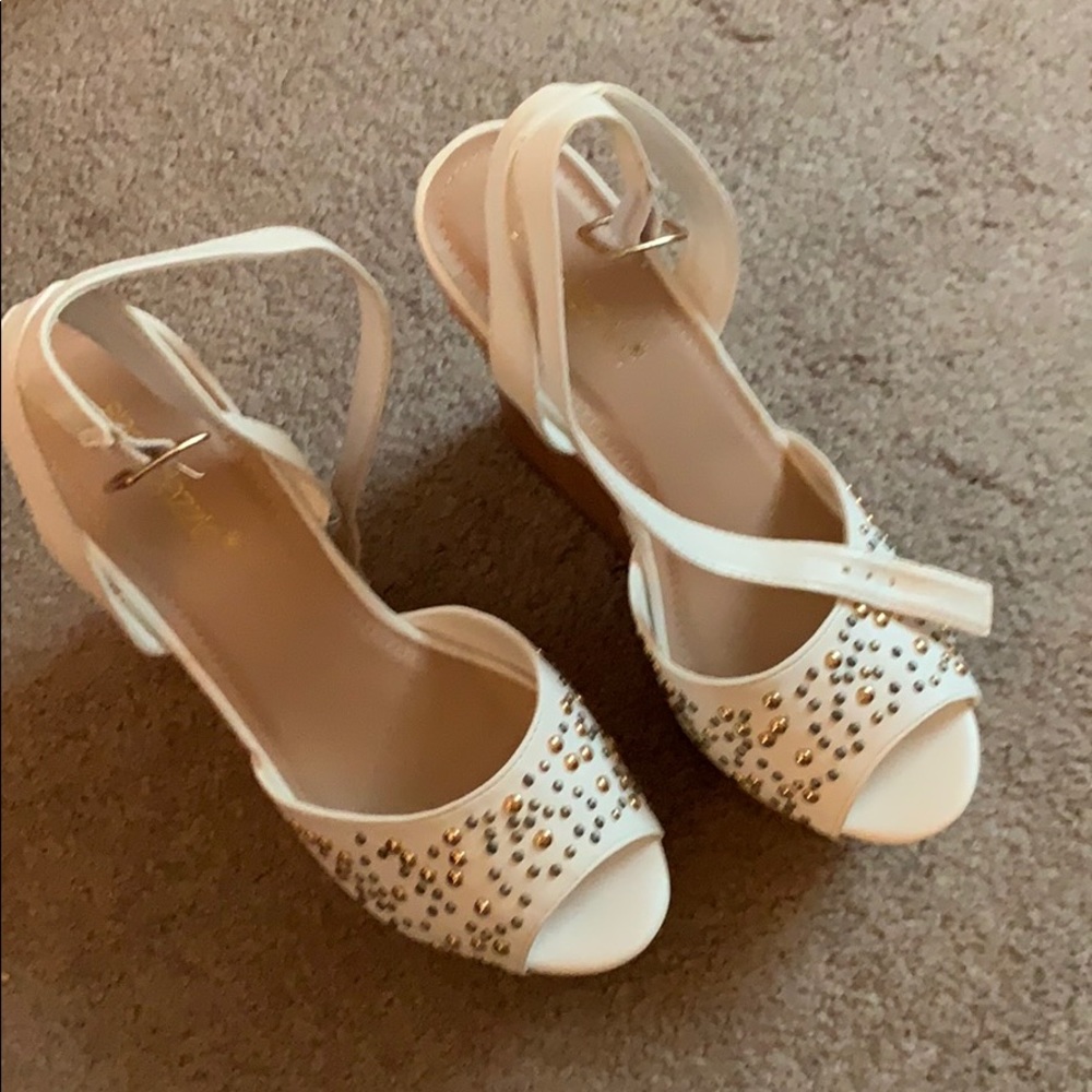 Wedge shoes